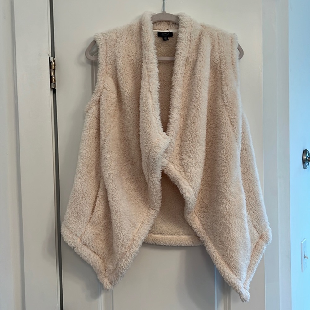 Jones New York Off White Fluffy Vest